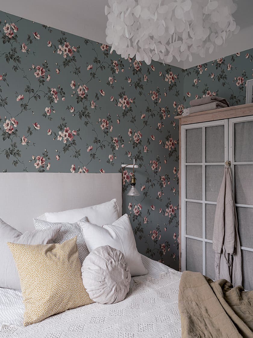 Kristina, Mörkgrå Hav & Land