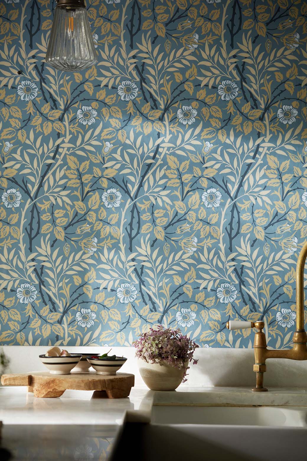Morris & Co - Sweet Briar Mineral/Linen Morris and Friends Wallpa