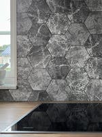 Marriott Marquina hex 14x16,3