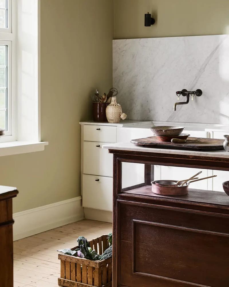 Olive 8284 - Jotun Lady Pure Color