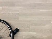 Ek 3-stav VITKALKAD Rustik Karaktär