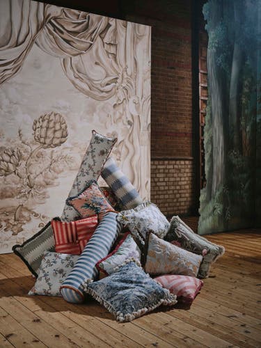 Sanderson - Pygmalion Alabaster Sanderson x Giles Deacon